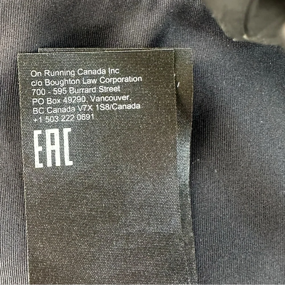 On Running Women Trail Tights Cropped Leggings M Black Pockets Knee Grippers - Picture 10 of 10